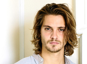 Luke Grimes: el actor que interpretará a Elliot Grey