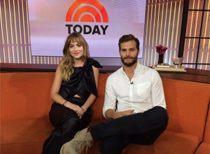 Jamie y Dakota en la presentación del avance de la película