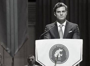 La primera imagen de Christian en la graduación de Anastasia