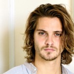Luke Grimes: el actor que interpretará a Elliot Grey