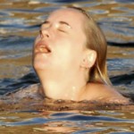 Dakota Johnson en top less